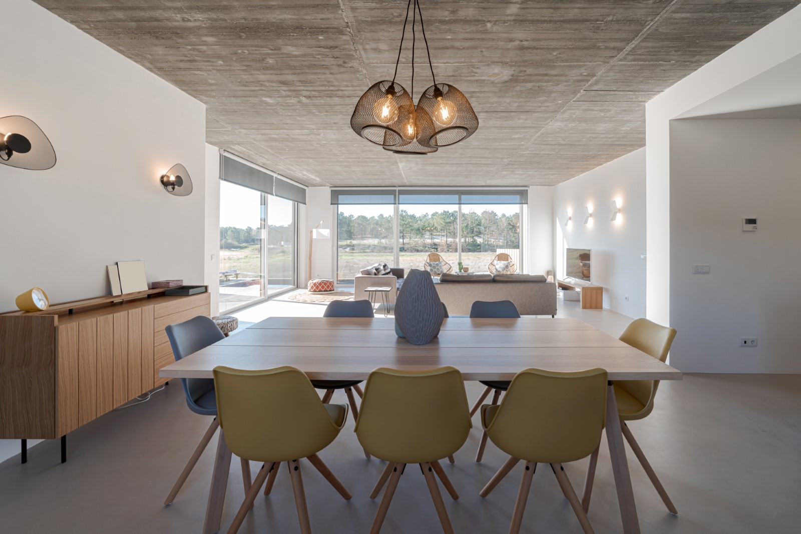 modern-villa-dinning-table-with-pool-and-deck-ZE6PNV3.jpg